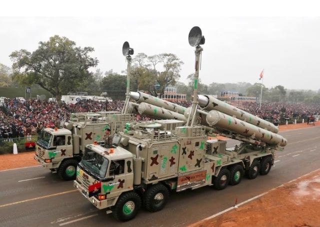 Indian Army's BrahMos weapon systems are displayed during a full dress rehearsal for the Republic Day parade in New Delhi January 23, 2015. REUTERS/Adnan Abidi
