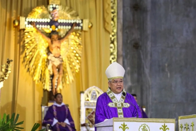 HOLY MASS. Archbishop Socrates Villegas celebrates Mass marking the 40th year since the assassination of former senator Benigno 'Ninoy' Aquino Jr., at the Sto. Domingo Church in Quezon City on August 21, 2023.

JIRE CARREON/RAPPLER