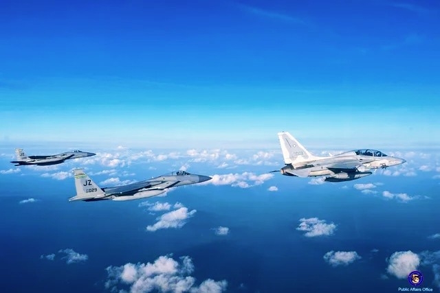 Two US F15 fighter jets flying in formation with a Philippine FA50 aircraft.