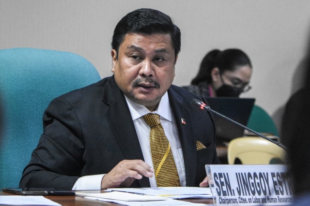 ALL HEARSAY.' Senator Jinggoy Estrada refutes claim that it was his father who made the promise to China.

Angie de Silva/Rappler 