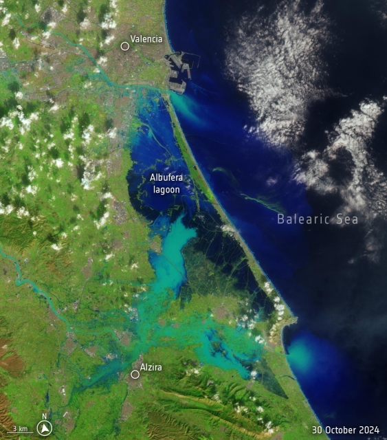 image of the coastline in Valencia, flooding everywhere.