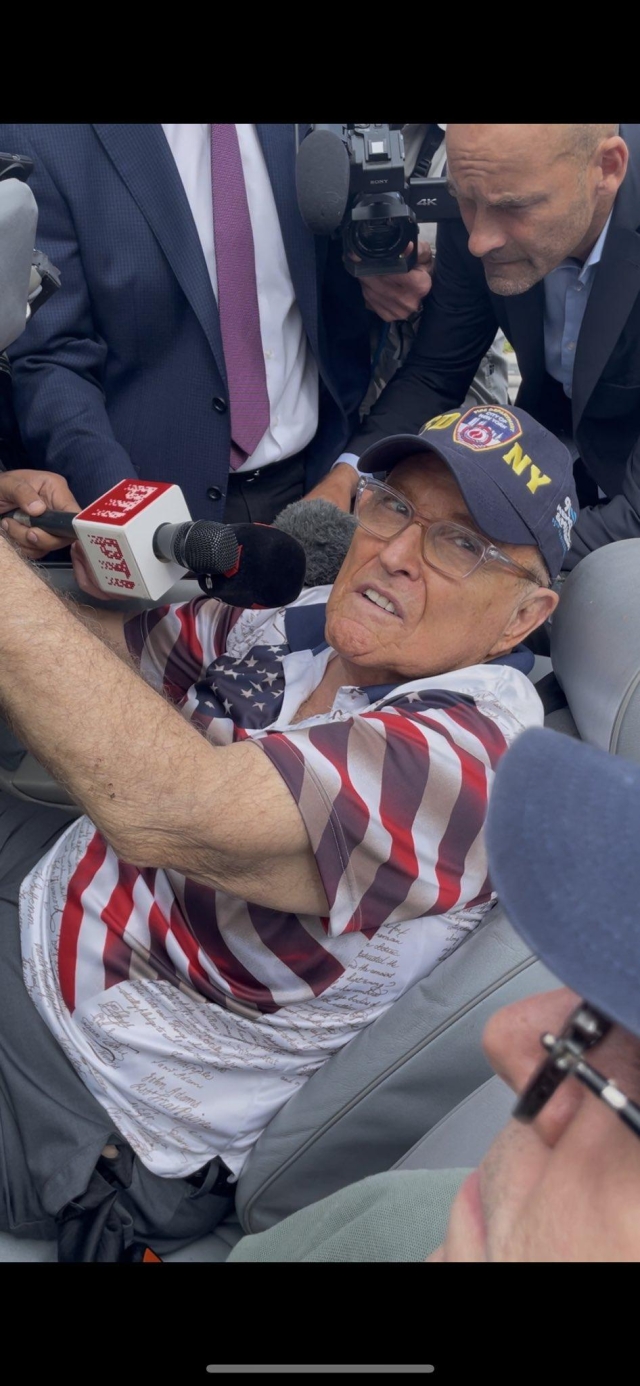 Rudy in car that Freeman and Moss own at polling place in Florida 