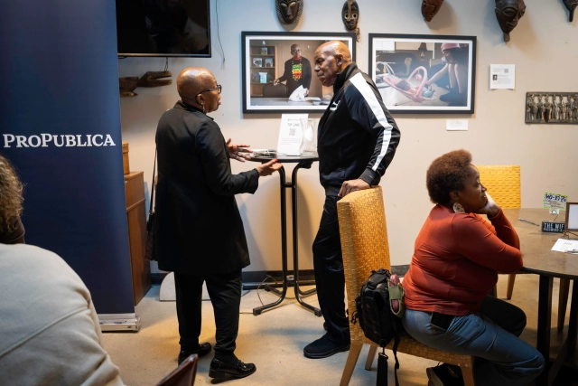 Jacquinne Reynolds (left) and Robert McCathern (right) are engaged in conversation at ProPublica’s live visual storytelling event in Flint, Michigan.