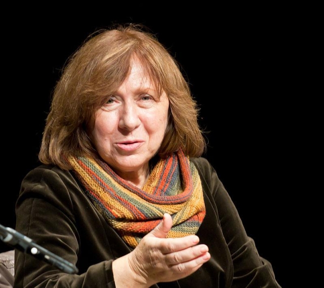 Svetlana Alexievich giving a talk. She is a white woman with dark blonde hair.